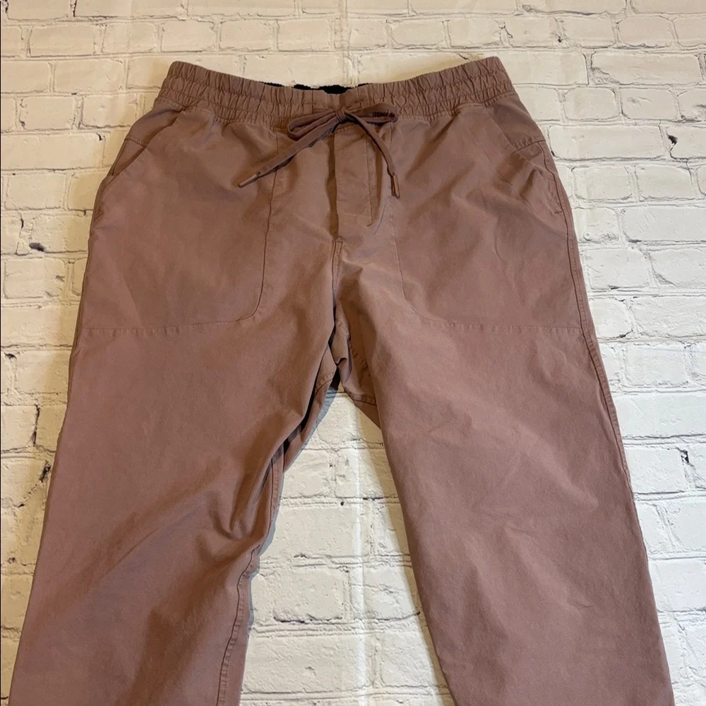 Lululemon ABC Cropped Pull-On Pant in Earth Color Clay